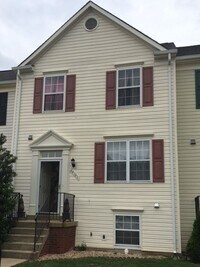 Building Photo - Spacious 4 Bedroom 3.5 Bathroom with Deck ...