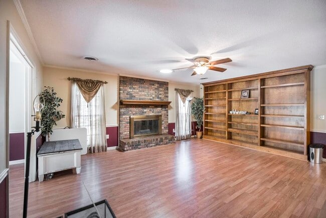 Building Photo - 123 Whipoorwill Way