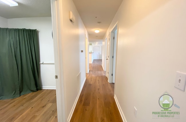 Building Photo - 122 McKenna Cir