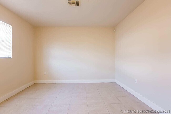 Building Photo - 441 Dionne Dr