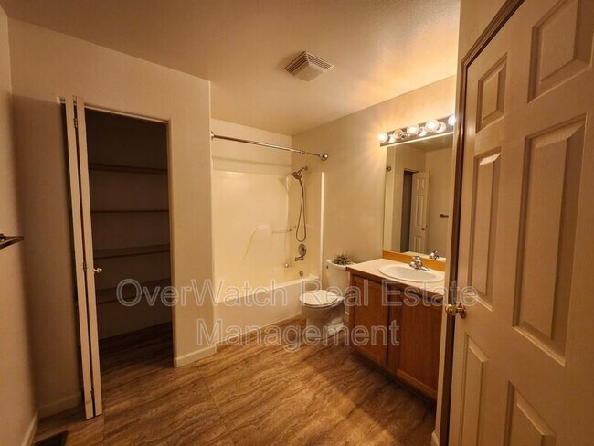 Building Photo - 4041 Lunar Dr
