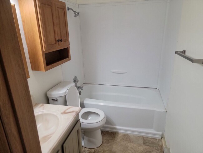 Building Photo - 819 S Felts Rd