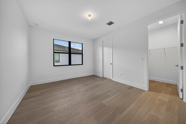 Building Photo - 9361 Sunflower Mdw Rd