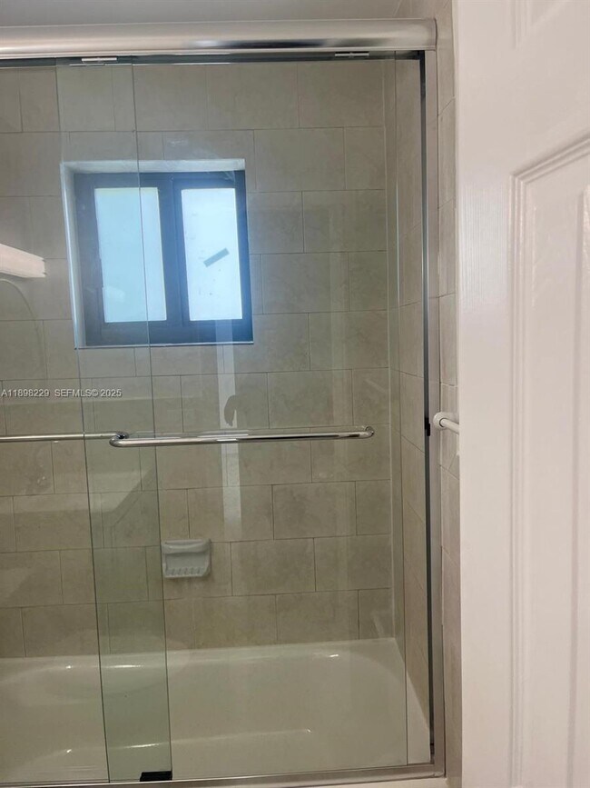 Building Photo - 1484 NW 15th Ave