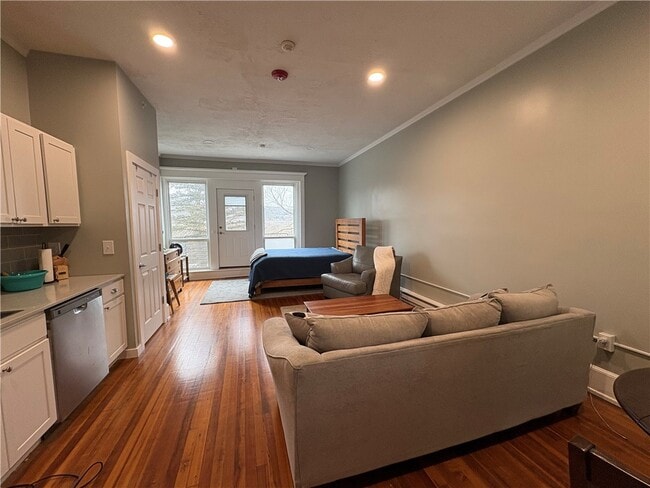 Building Photo - 290 Chestnut St