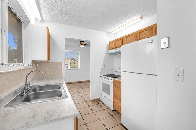 Building Photo - 535 NW 44th Ave