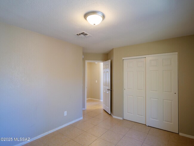 Building Photo - 1672 W Wood Crest Ct