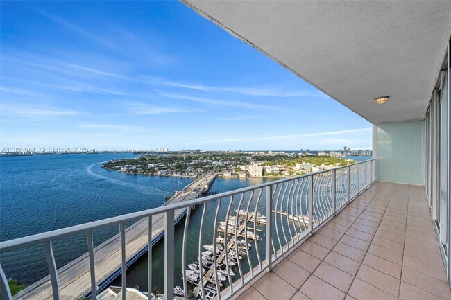 Building Photo - 7601 E Treasure Dr