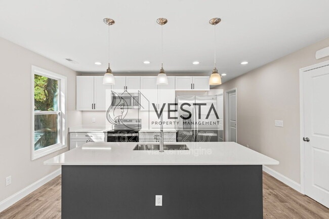 Building Photo - 44 Rosemary Rd