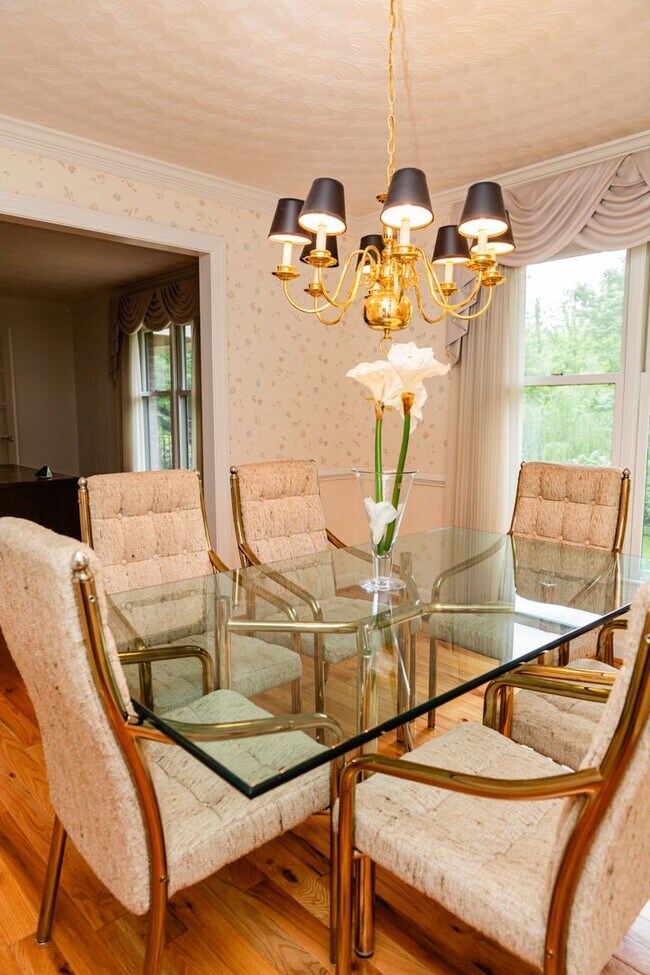 Building Photo - New Listing!