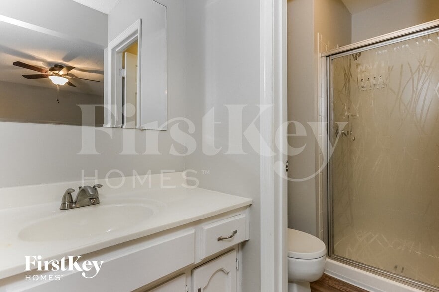 Building Photo - 1300 SW 22nd St