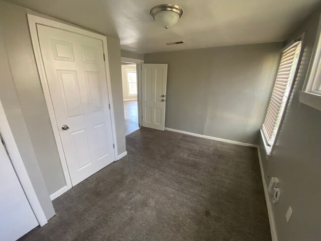 Building Photo - FRI1011