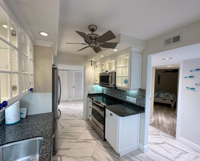 Building Photo - 5420 N Ocean Dr