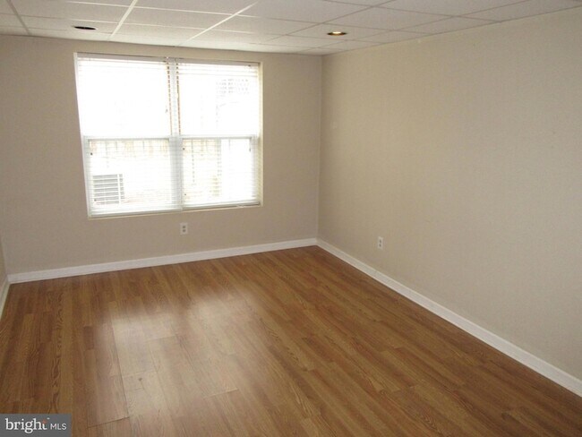 Building Photo - 525 Southampton Ln