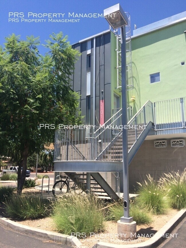 Primary Photo - 1101 W University Dr