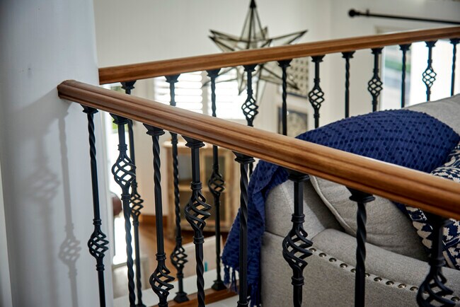 Building Photo - 7080 Via del Mar