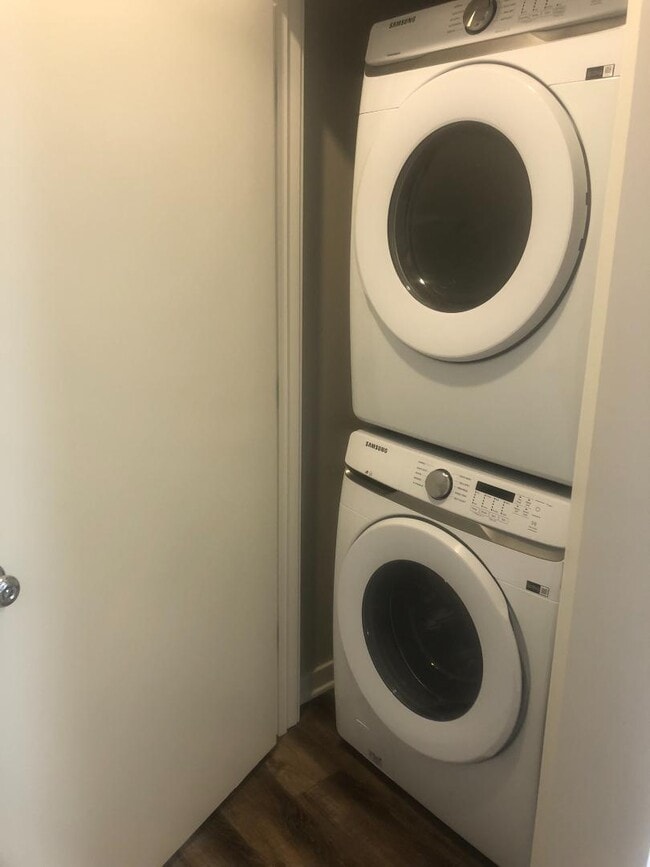 Building Photo - 949 Fulton St W