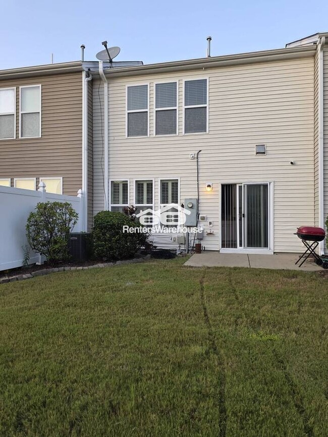 Building Photo - Beautiful 3-bedroom townhome in North Rale...