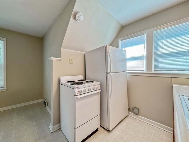 Building Photo - 2326 Storm St