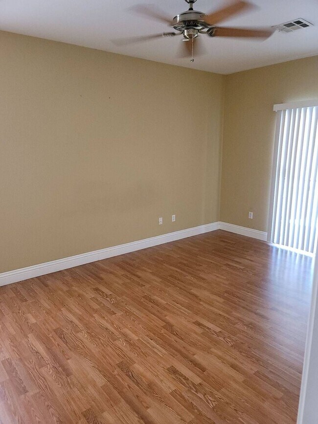 Building Photo - Amazing Home 3 Bedroom Available!