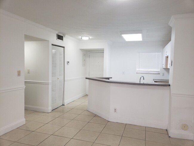 Building Photo - Spacious 2-bedroom apartment in Miramar