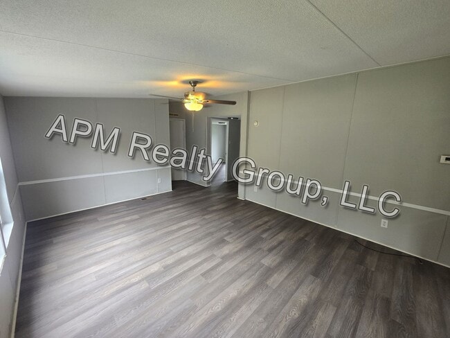 Building Photo - Spacious modular home in Hopkins