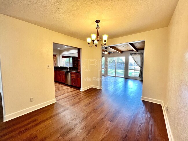 Building Photo - 2016 Canal Dr