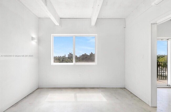 Building Photo - 860 NE 78th St