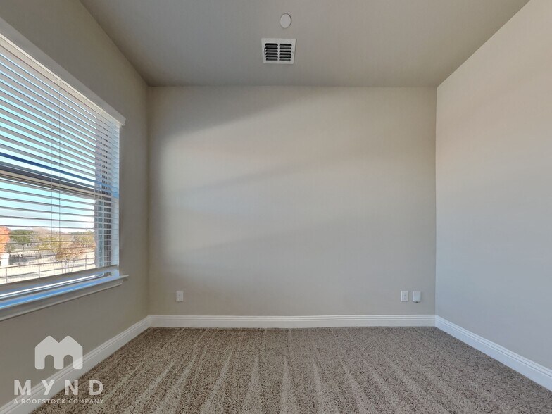 Building Photo - 6288 Rilla St