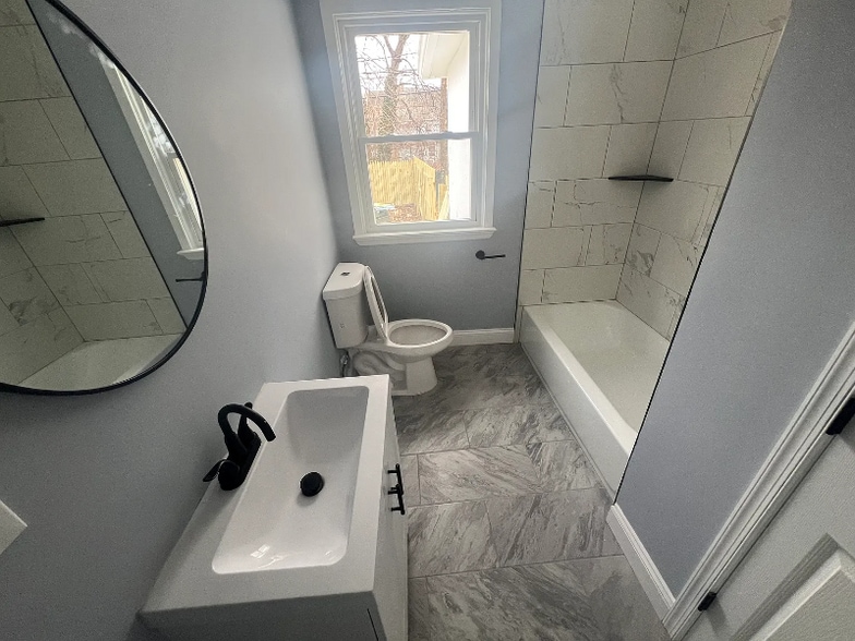 Building Photo - 231 Adams St