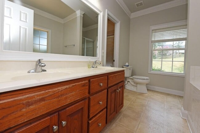 Building Photo - 4607 Enfield Dr