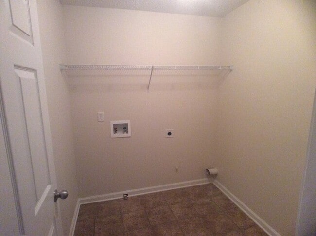 Building Photo - 1894 Roble Dr