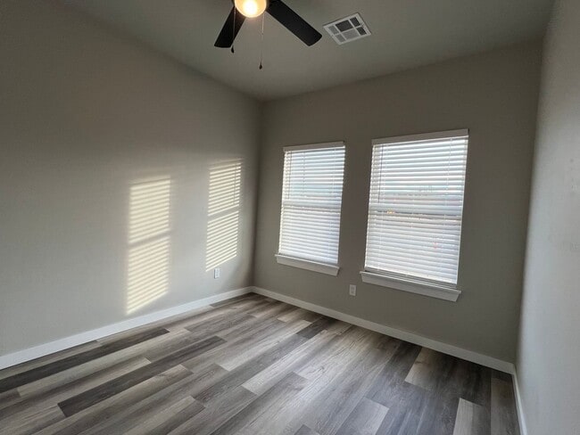 Building Photo - 1316 S 13th St