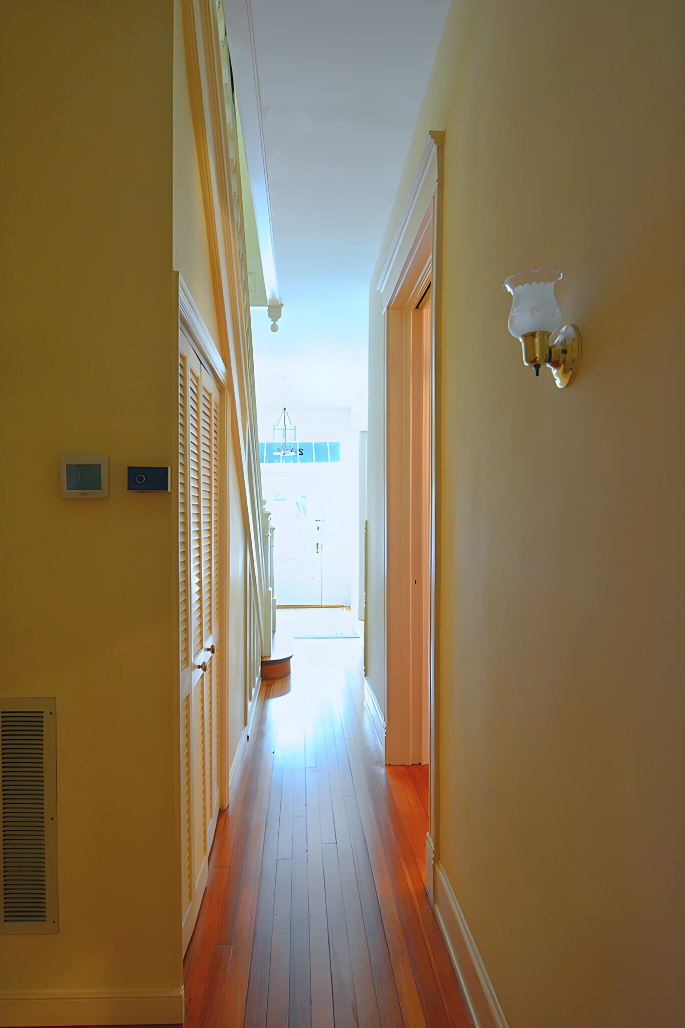 Building Photo - 2025 Grove Ave