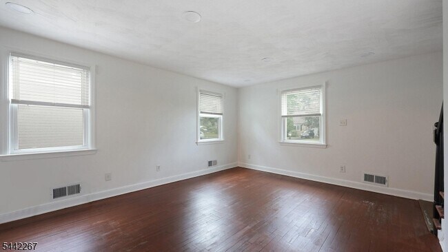 Building Photo - 1751 Mountain Ave