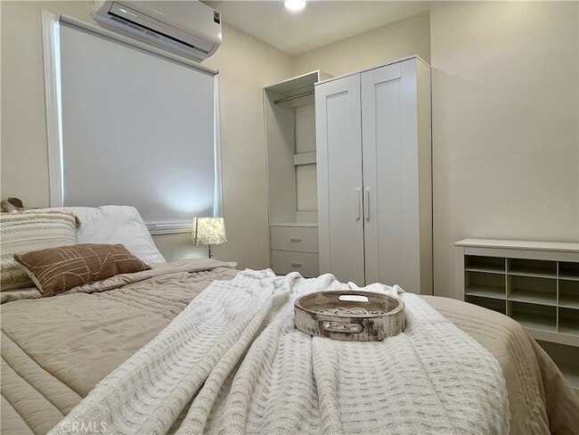 Building Photo - 1157 W 2nd St