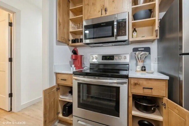 Building Photo - Vineyard Investors - 4