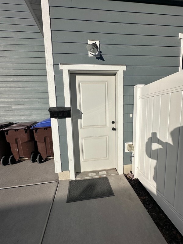 Building Photo - 933 E Blackfeet Dr