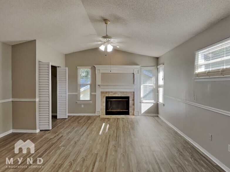 Building Photo - 3833 Landlubber St