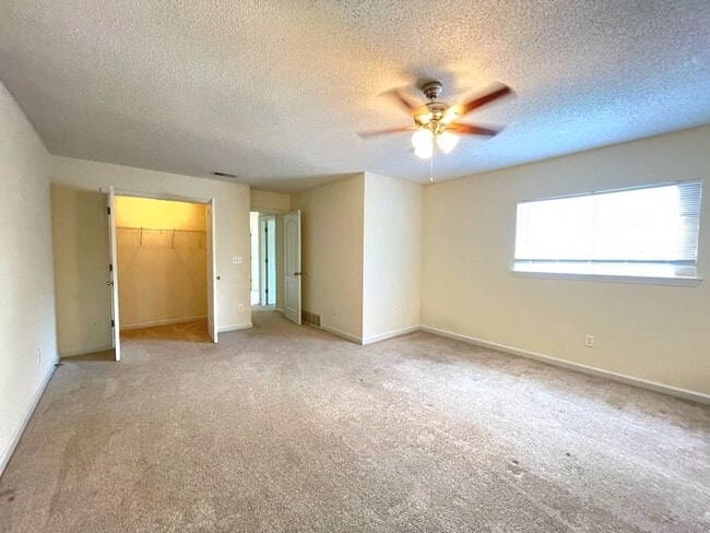 Building Photo - SPACIOUS 4BDR 2.5BA CONDO IN ARLINGTON SUBDIVISION