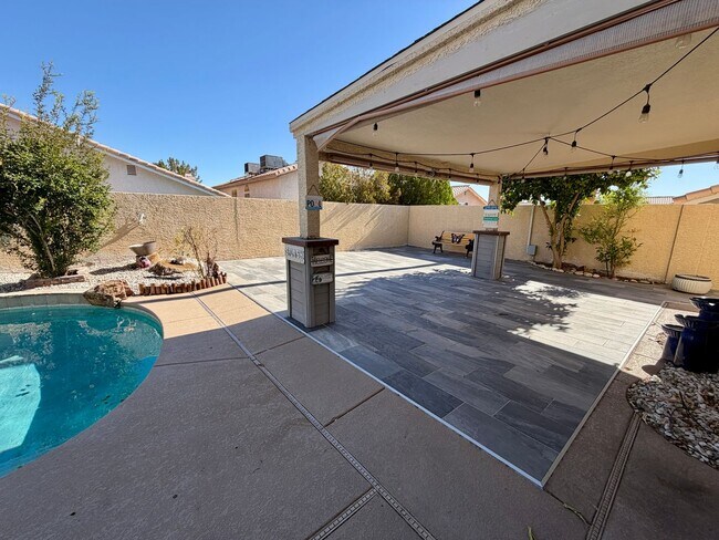 Building Photo - Spacious Henderson Home with Private Pool, 3 Fireplaces, & Modern Upgrades