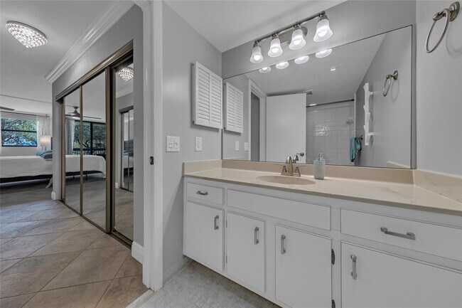 Building Photo - 2900 NE 14th Street Causeway