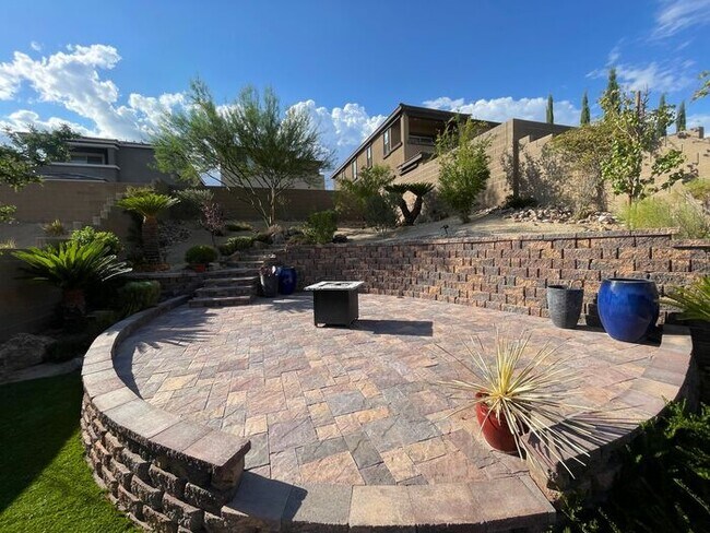 Building Photo - To schedule a viewing, call Wally Fellman ...