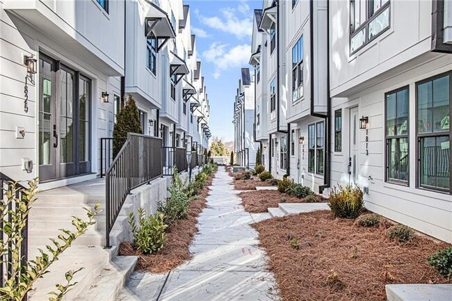 Building Photo - 1825 Gotham Ln NE