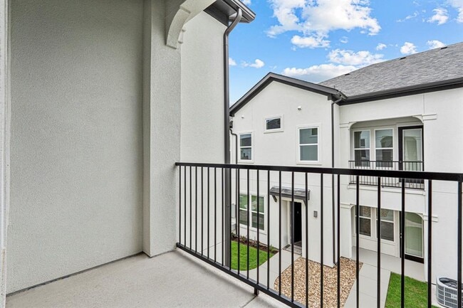 Building Photo - 1664 Hillside Terrace