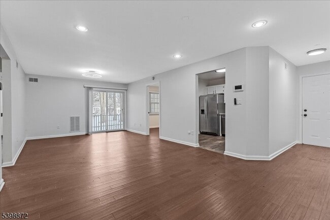 Building Photo - 56 Maple Ln