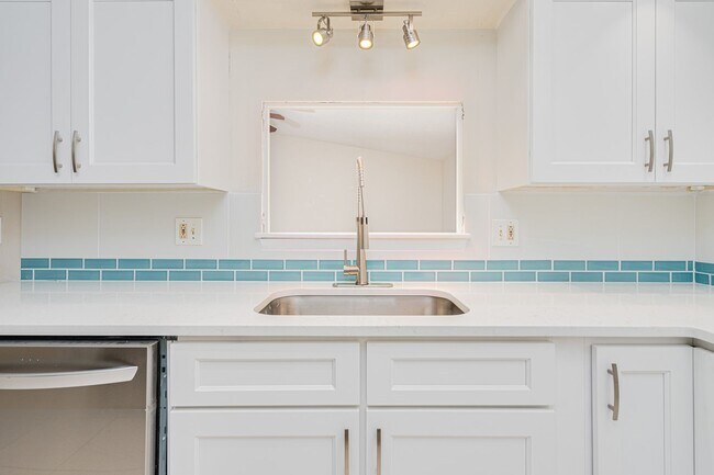Building Photo - Renovated 3/2 Home in Daytona Beach