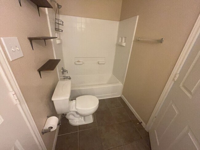 Building Photo - AVAILABLE NOW!