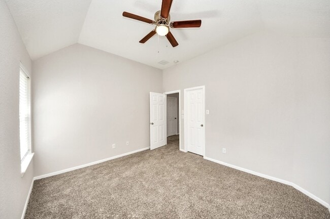 Building Photo - 4422 Roundtree Ln