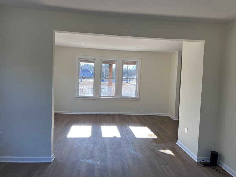 Building Photo - 707 Tuckahoe Rd